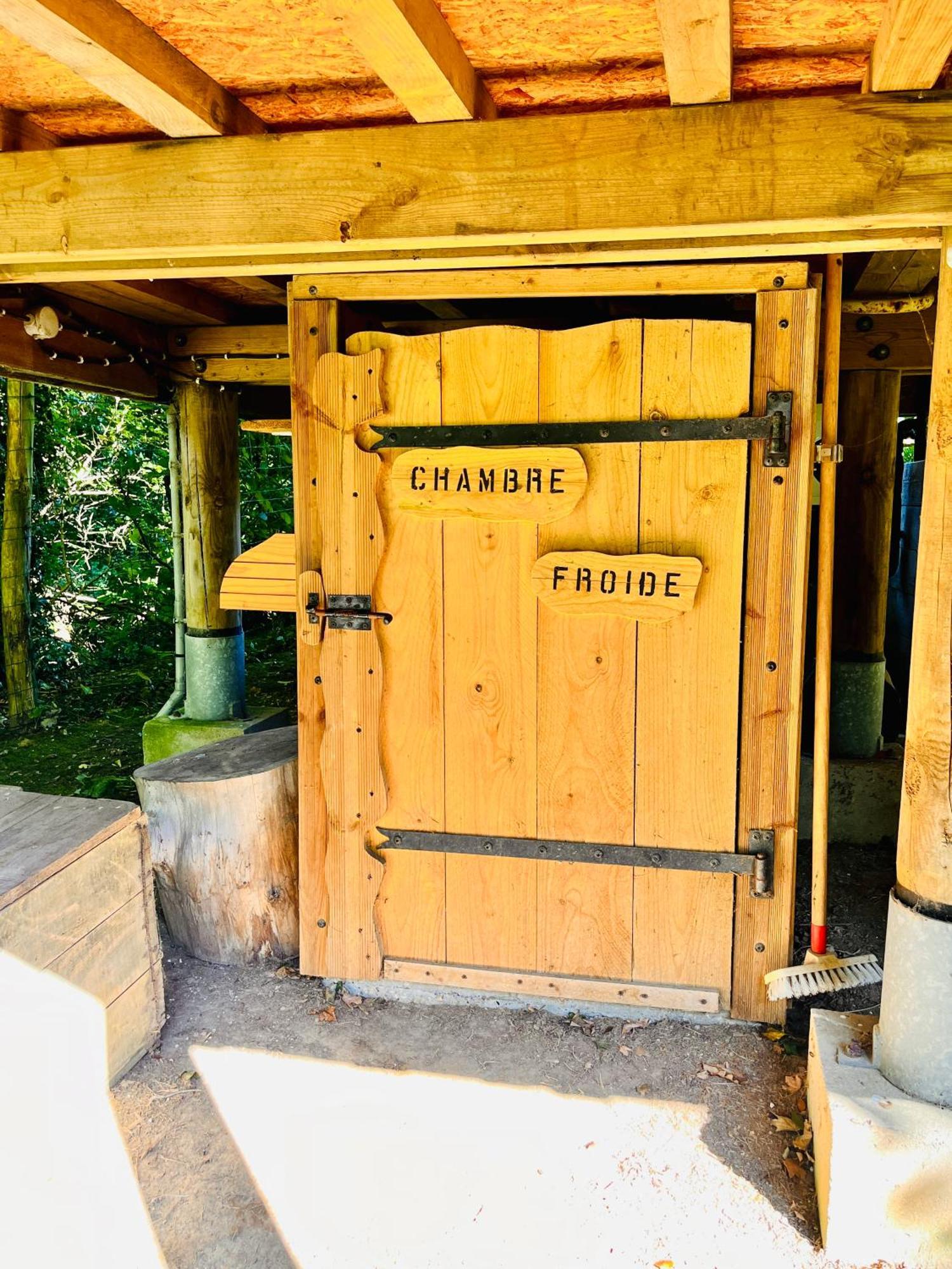 La Cabane Perchee Du Trappeur Écrainville Esterno foto
