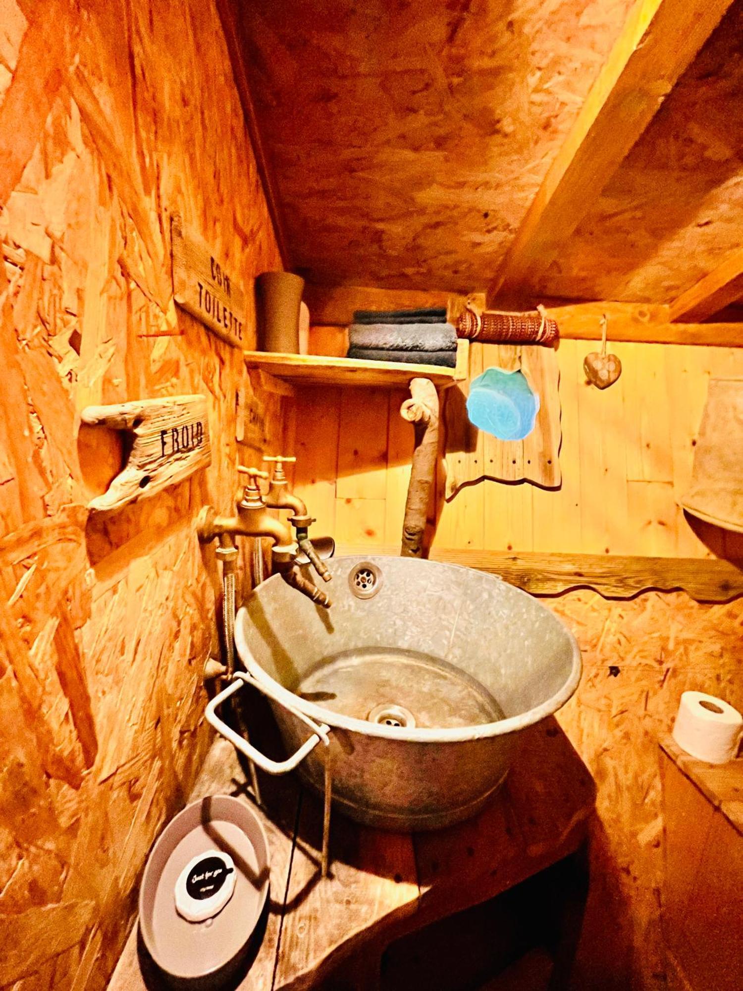 La Cabane Perchee Du Trappeur Écrainville Esterno foto
