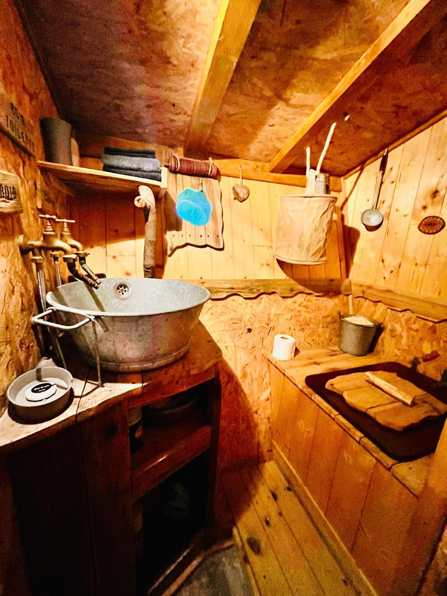 La Cabane Perchee Du Trappeur Écrainville Esterno foto