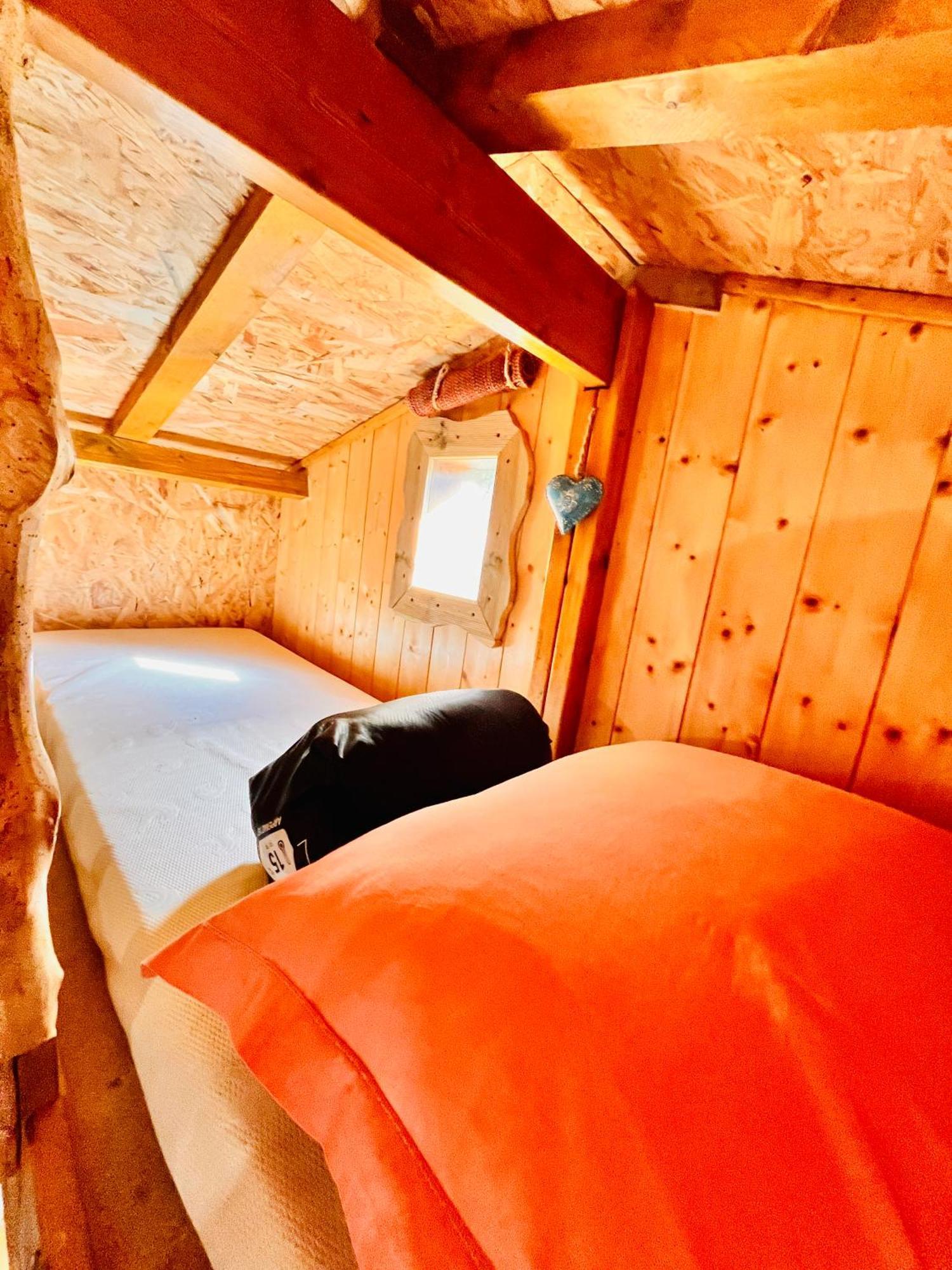La Cabane Perchee Du Trappeur Écrainville Esterno foto