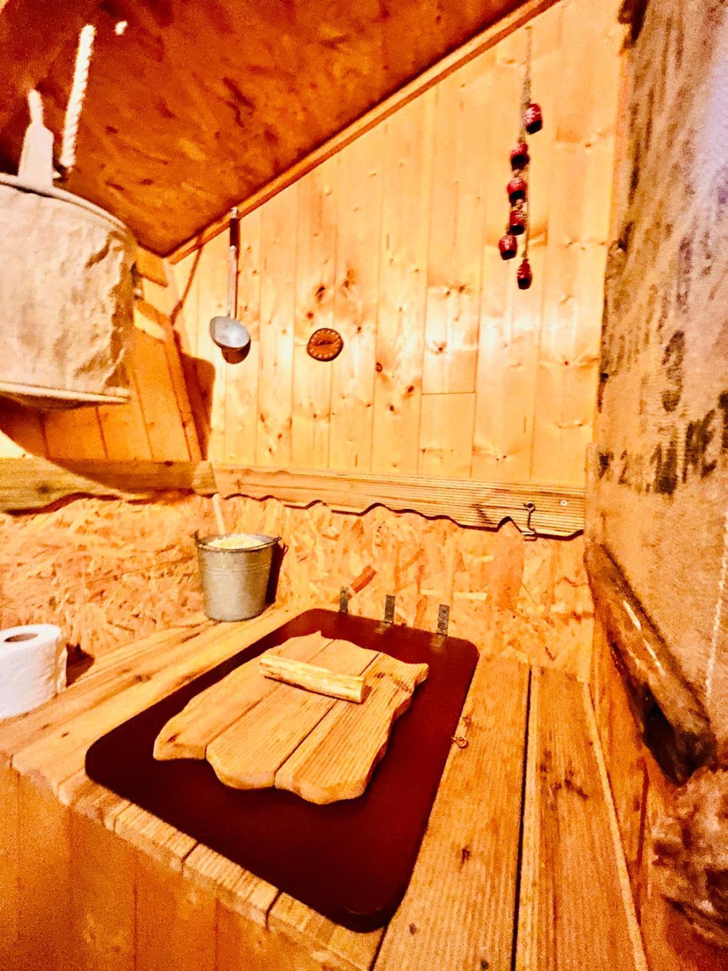 La Cabane Perchee Du Trappeur Écrainville Esterno foto